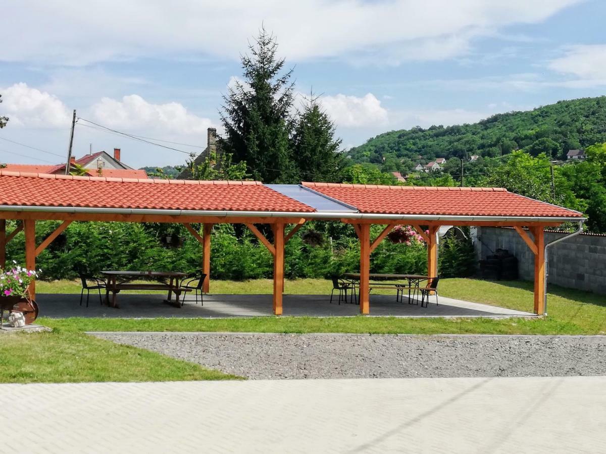 Lotuszvirag Vendeghaz Hotel Szekszárd Екстериор снимка